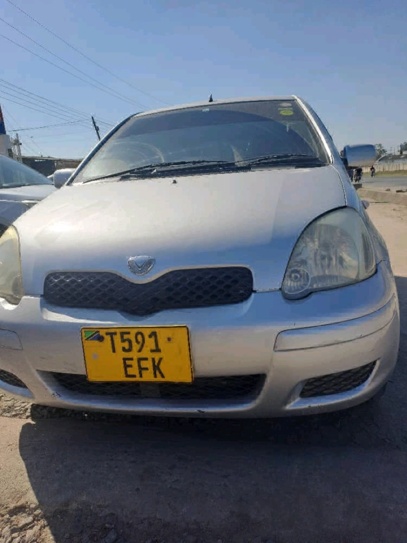 Silver Toyota Vitz 1290 CC Automatic