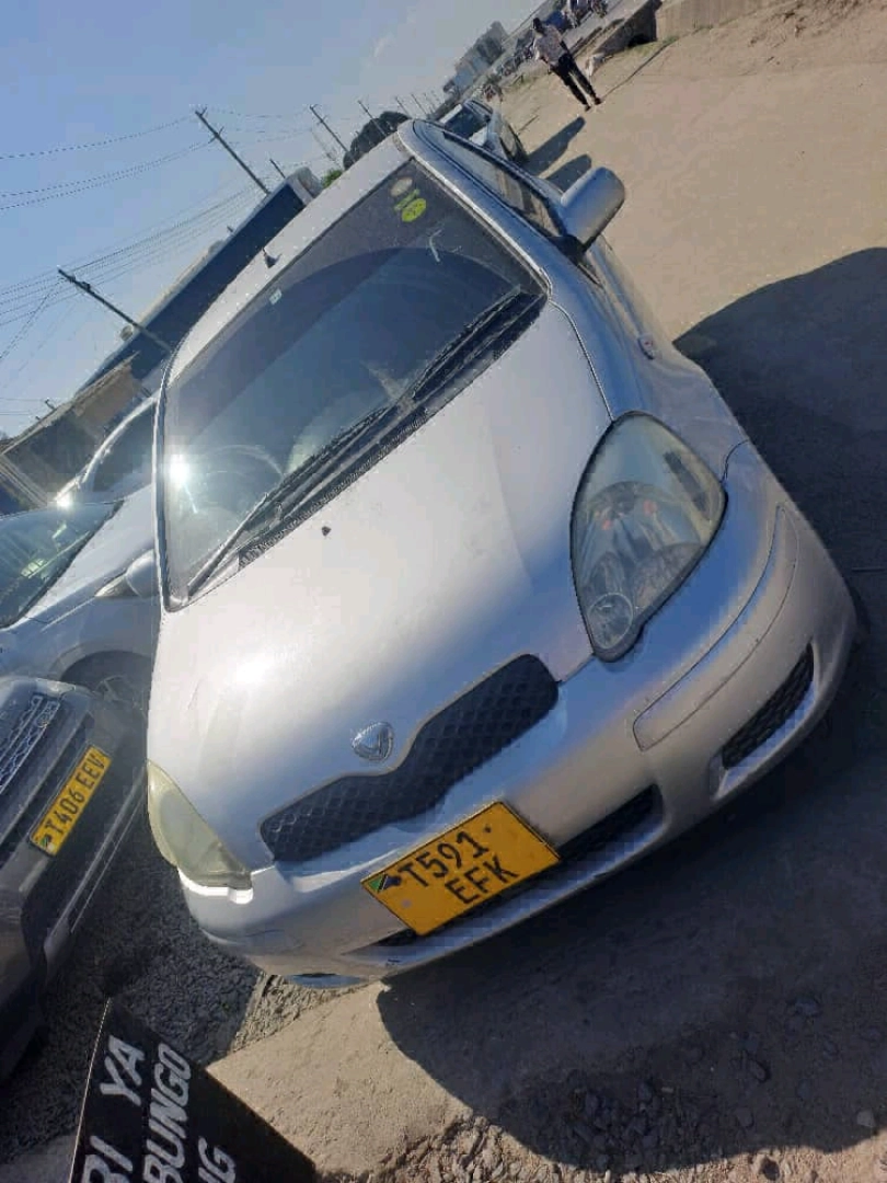 Silver Toyota Vitz 1290 CC Automatic thumbnail 5