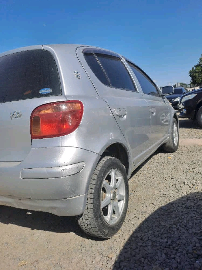 Silver Toyota Vitz 1290 CC Automatic thumbnail 7