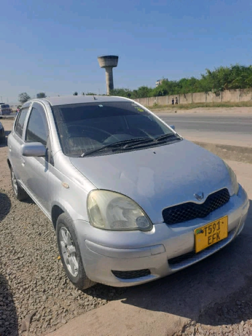 Silver Toyota Vitz 1290 CC Automatic thumbnail 8