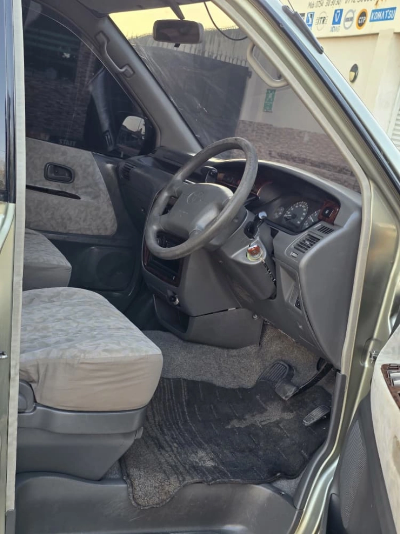 Toyota Noah SR50 4WD Full AC thumbnail 2