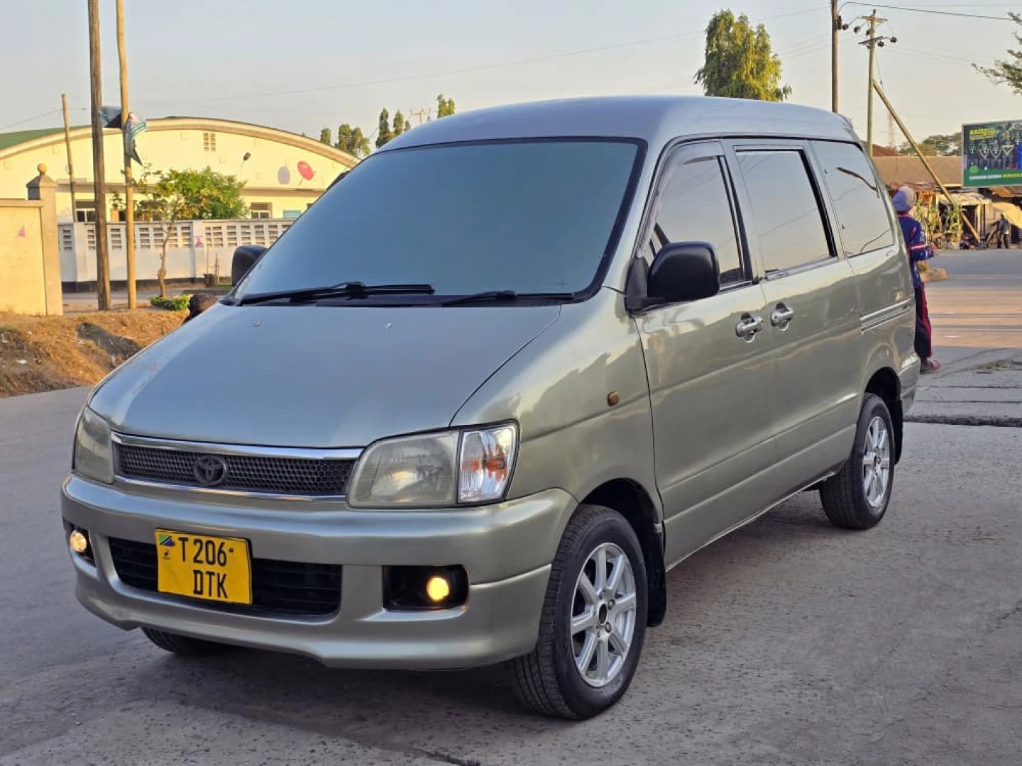 Toyota Noah SR50 4WD Full AC thumbnail 5