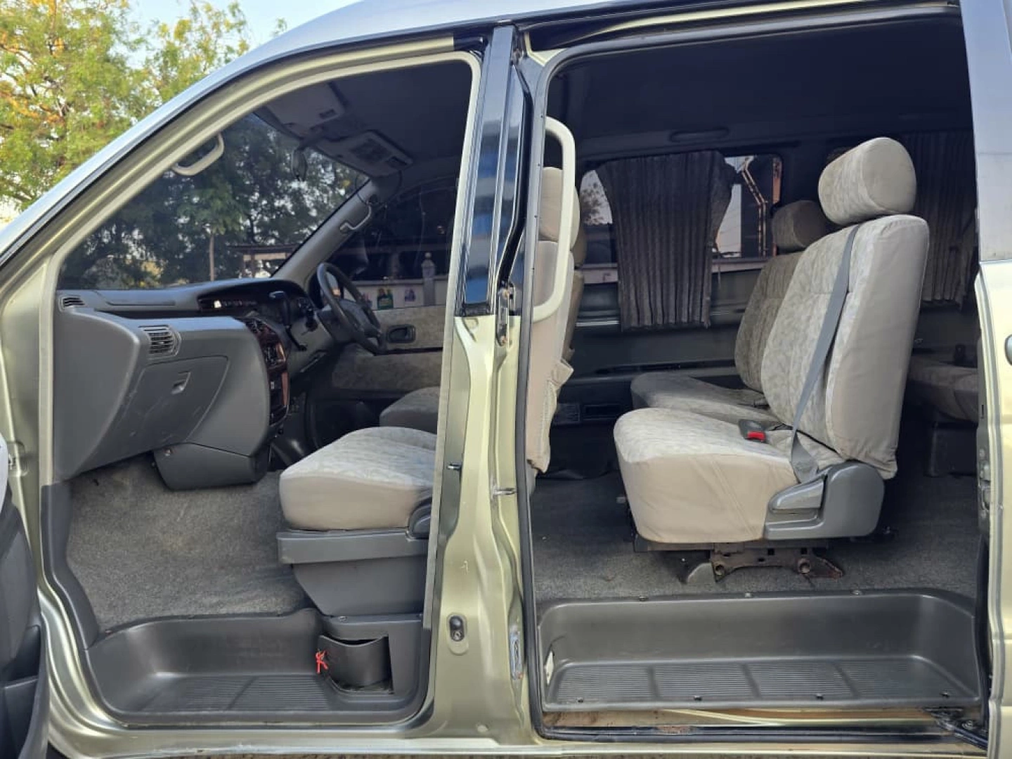 Toyota Noah SR50 4WD Full AC thumbnail 6