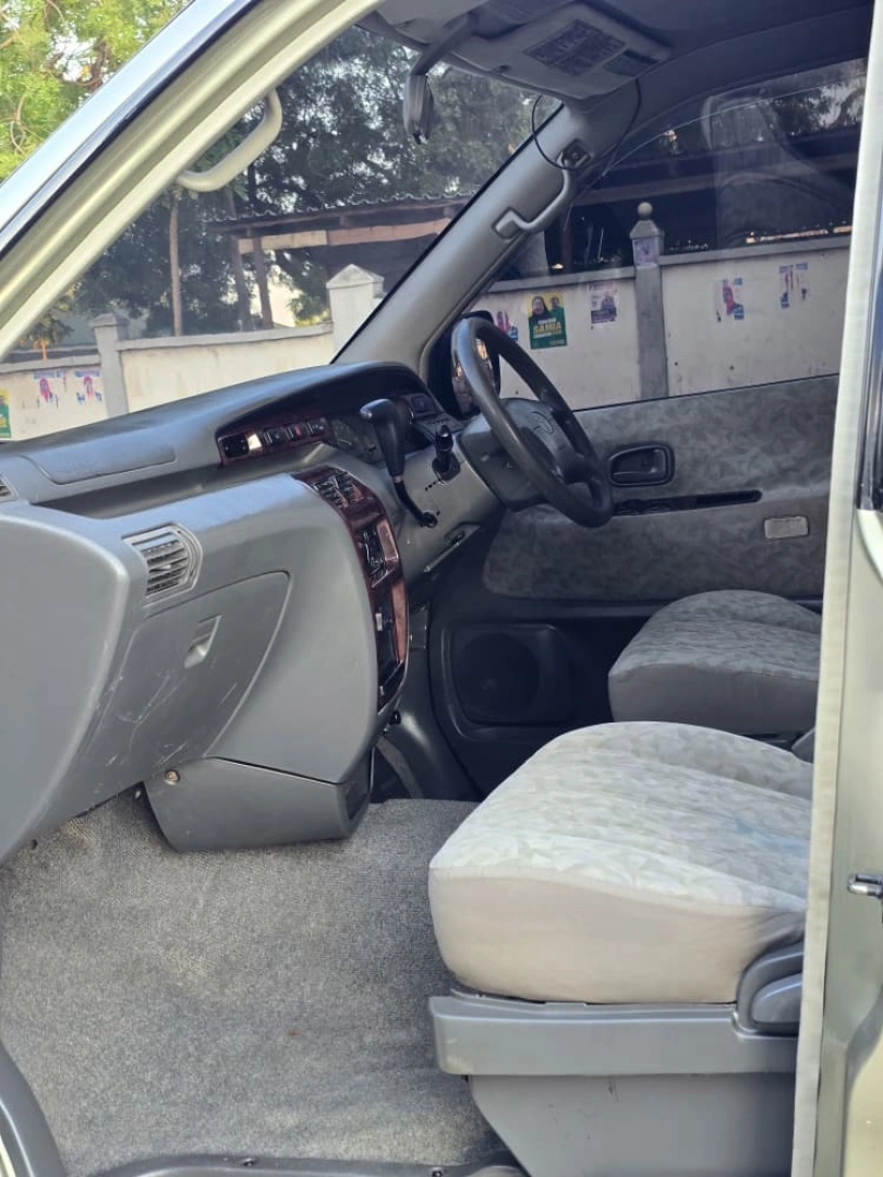 Toyota Noah SR50 4WD Full AC thumbnail 7