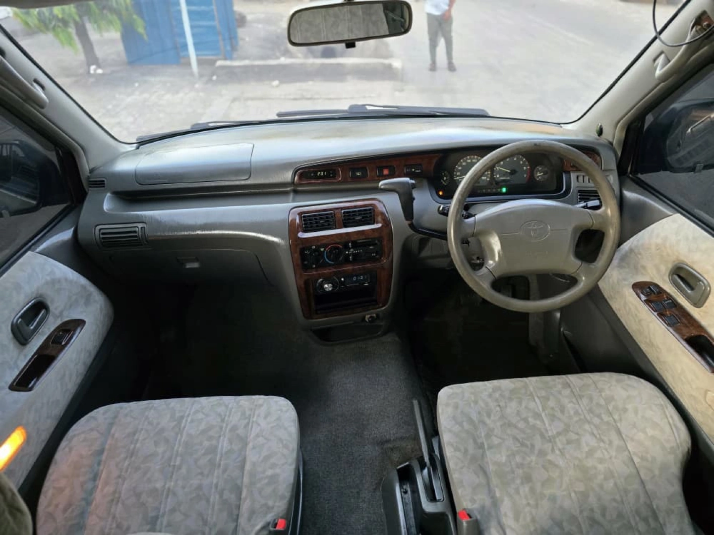 Toyota Noah SR50 4WD Full AC thumbnail 8