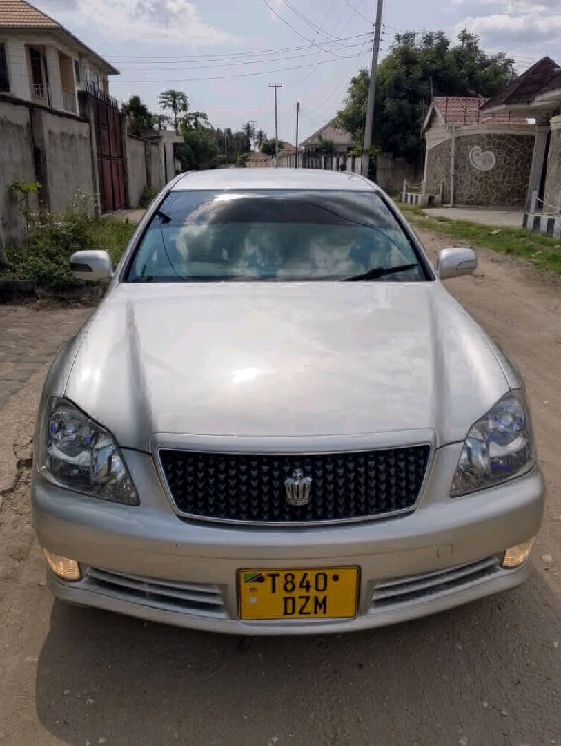 Toyota Crown Athlete DZM (12.5M)