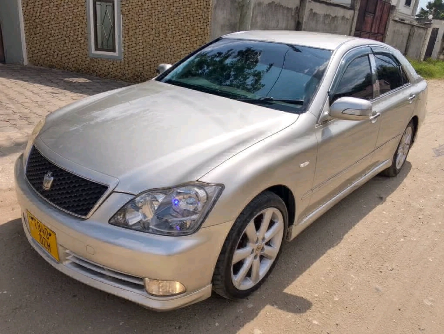 Toyota Crown Athlete DZM (12.5M) thumbnail 3