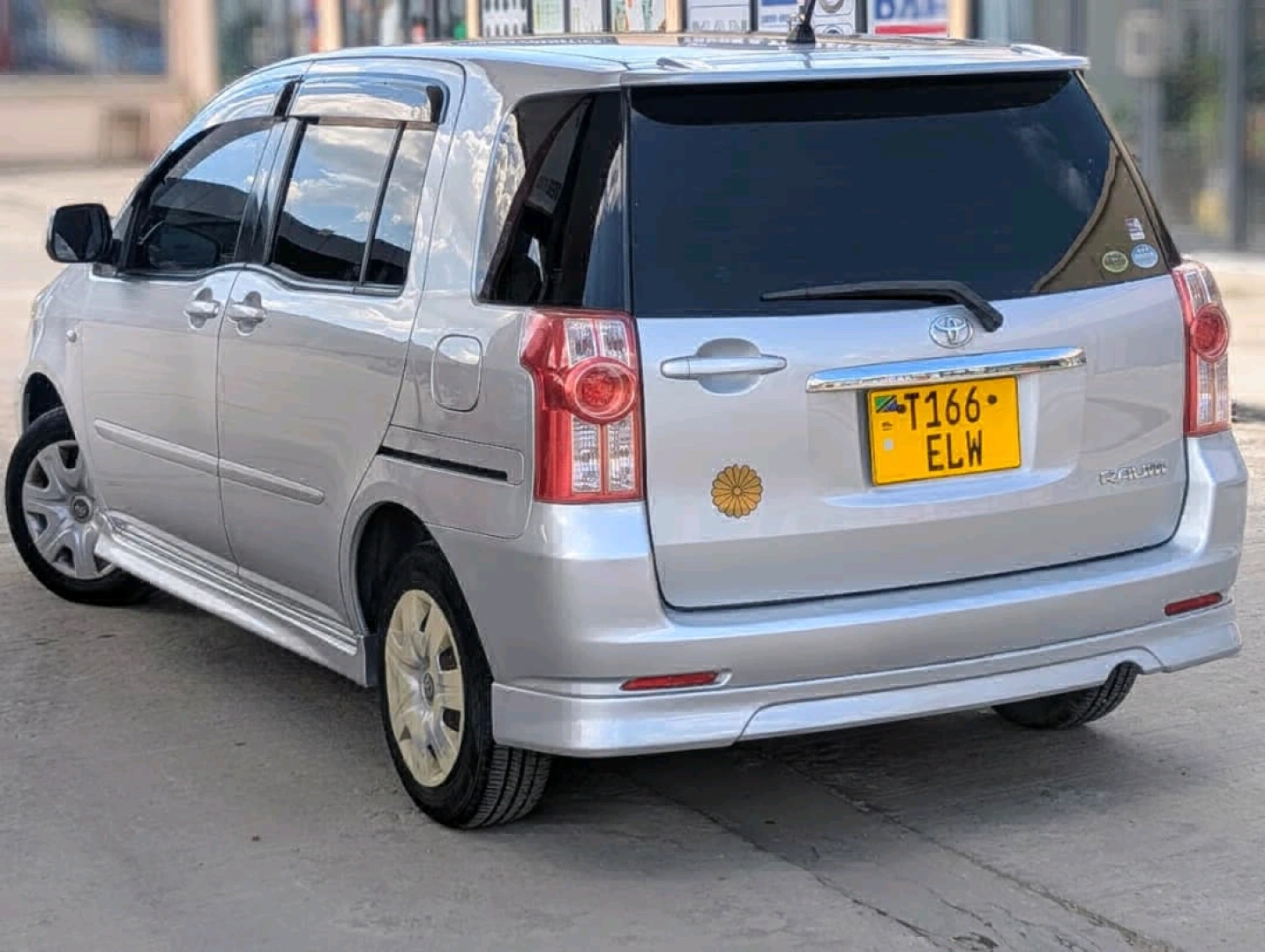 Silver Toyota Raum Compact Car (1490cc) thumbnail 4