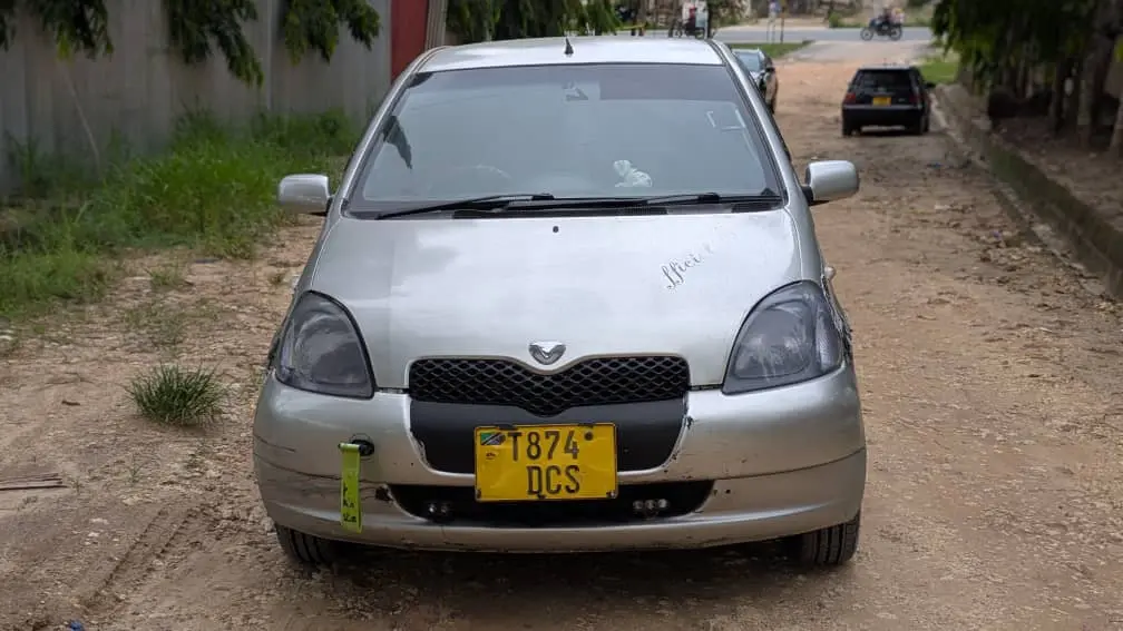 Toyota Vitz - Silver