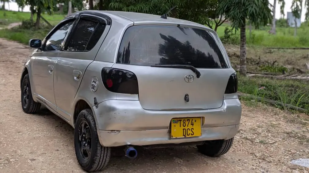 Toyota Vitz - Silver thumbnail 2