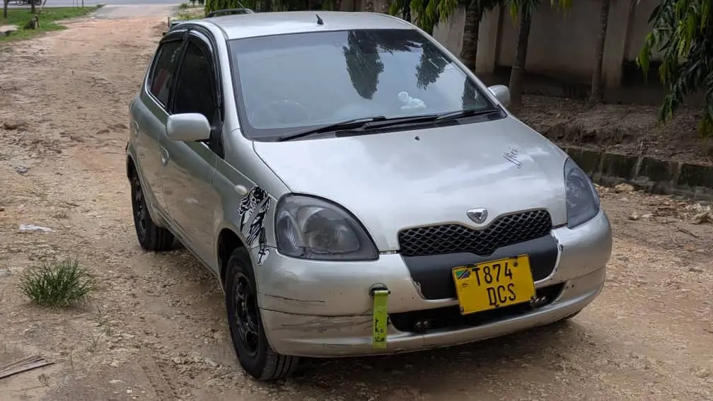 Toyota Vitz - Silver thumbnail 4