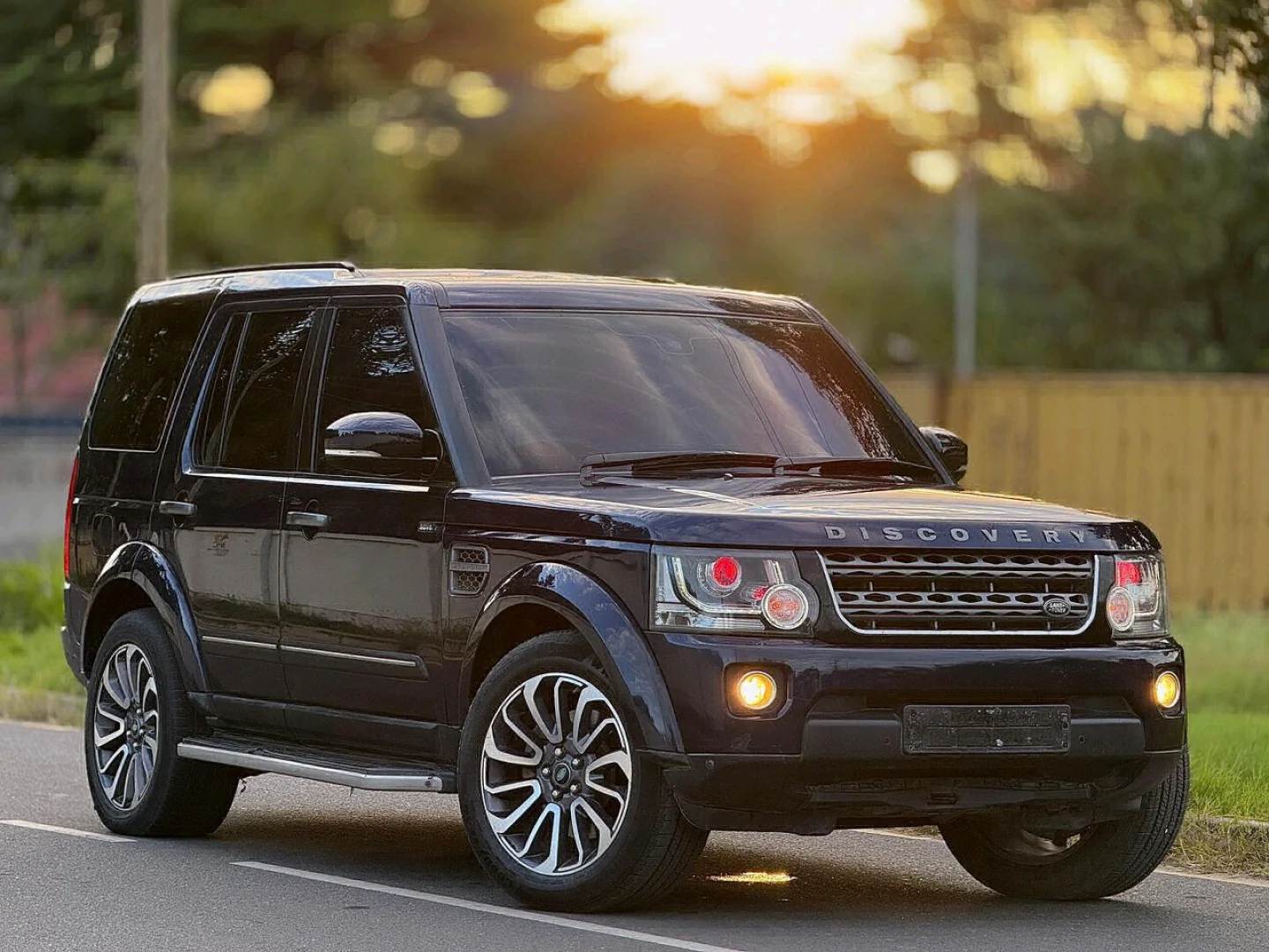 Land Rover Discovery 4 SUV 2015 Diesel thumbnail 4