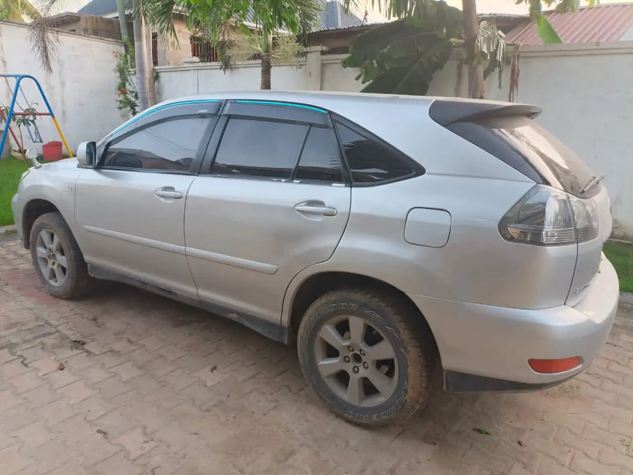 Toyota Harrier thumbnail 3