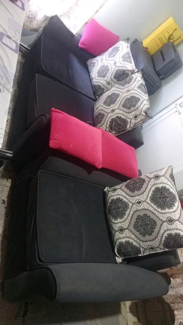Sofa Set (2+1+1) for Sale thumbnail 2
