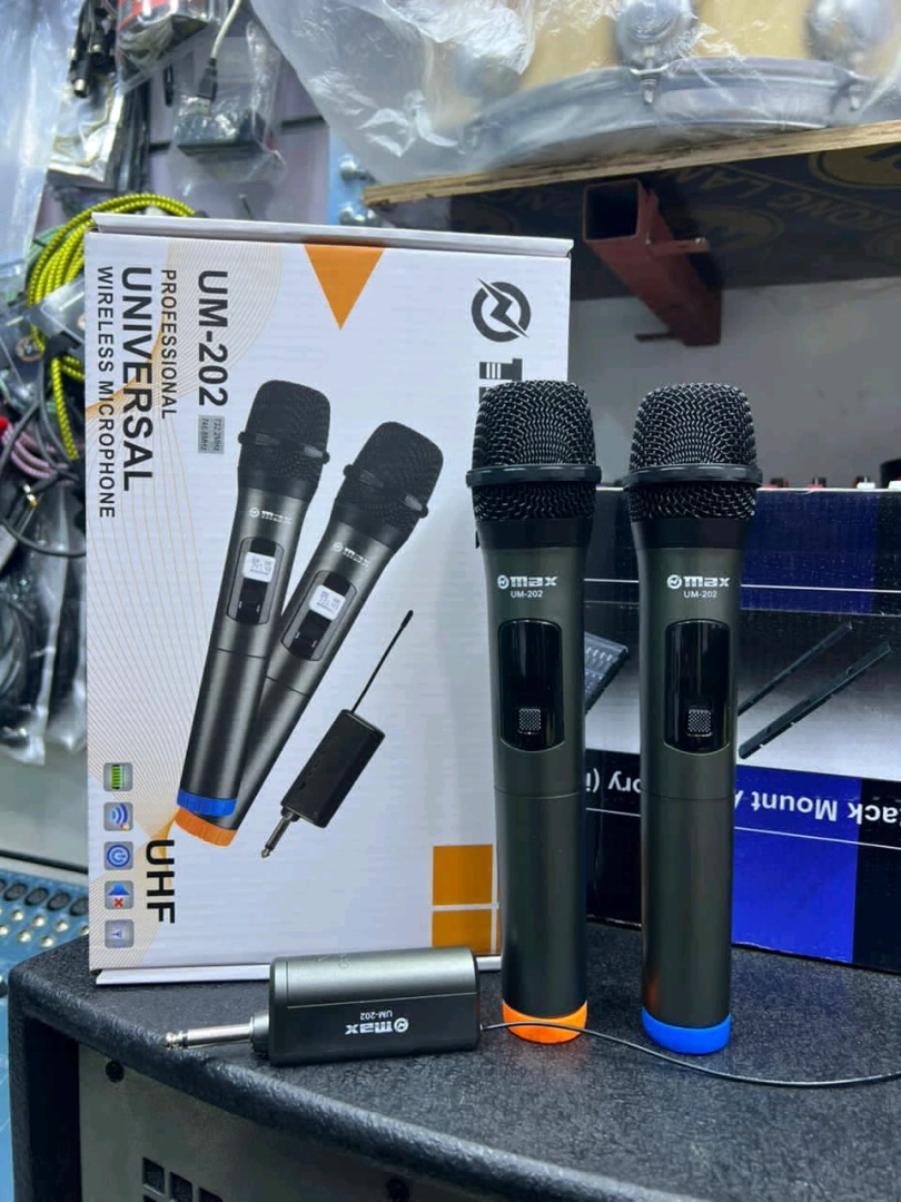 Omax UM-202 Professional Wireless Microphone System