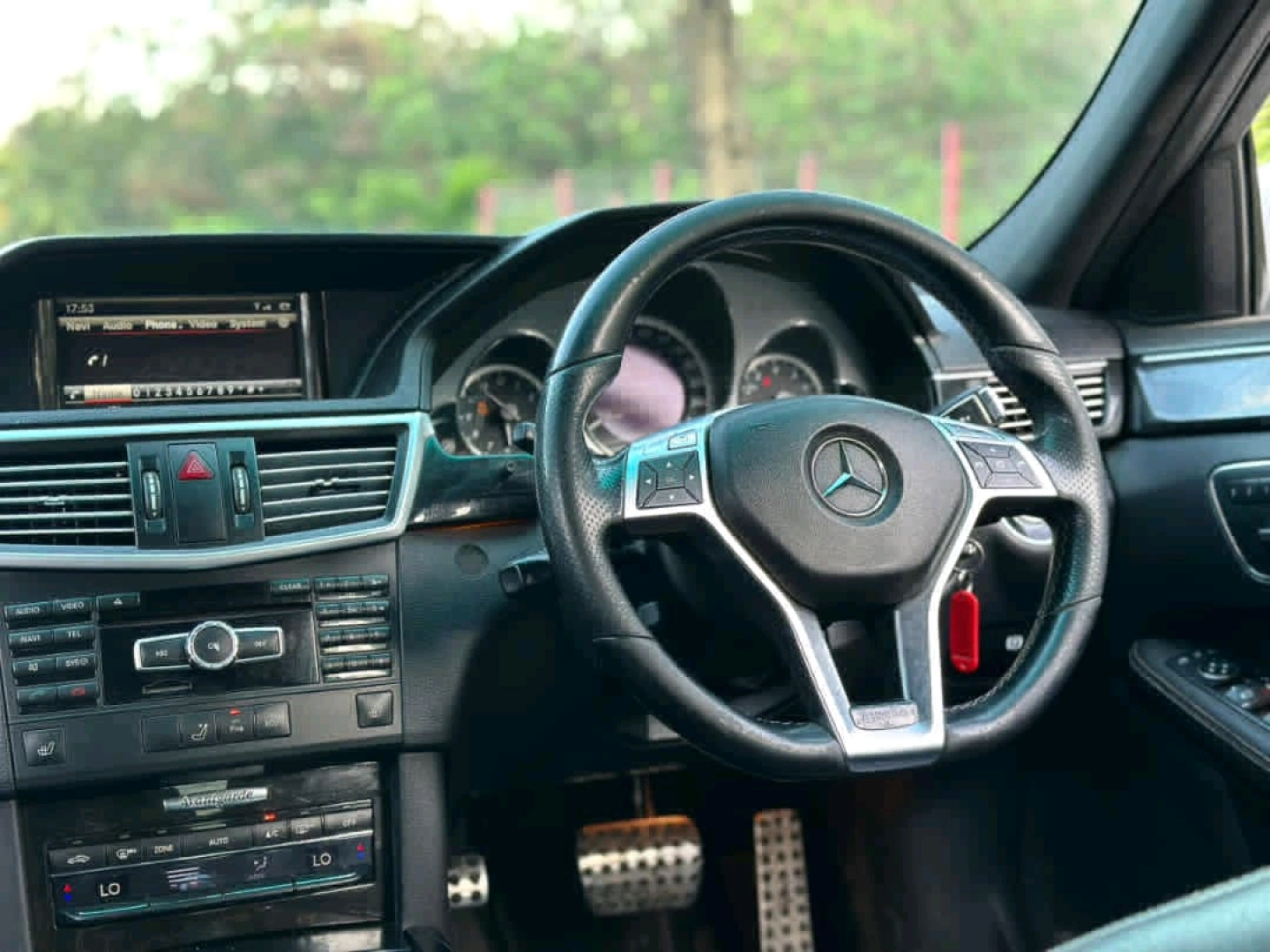 Mercedes Benz E-Class E250 Sedan 2011 thumbnail 6