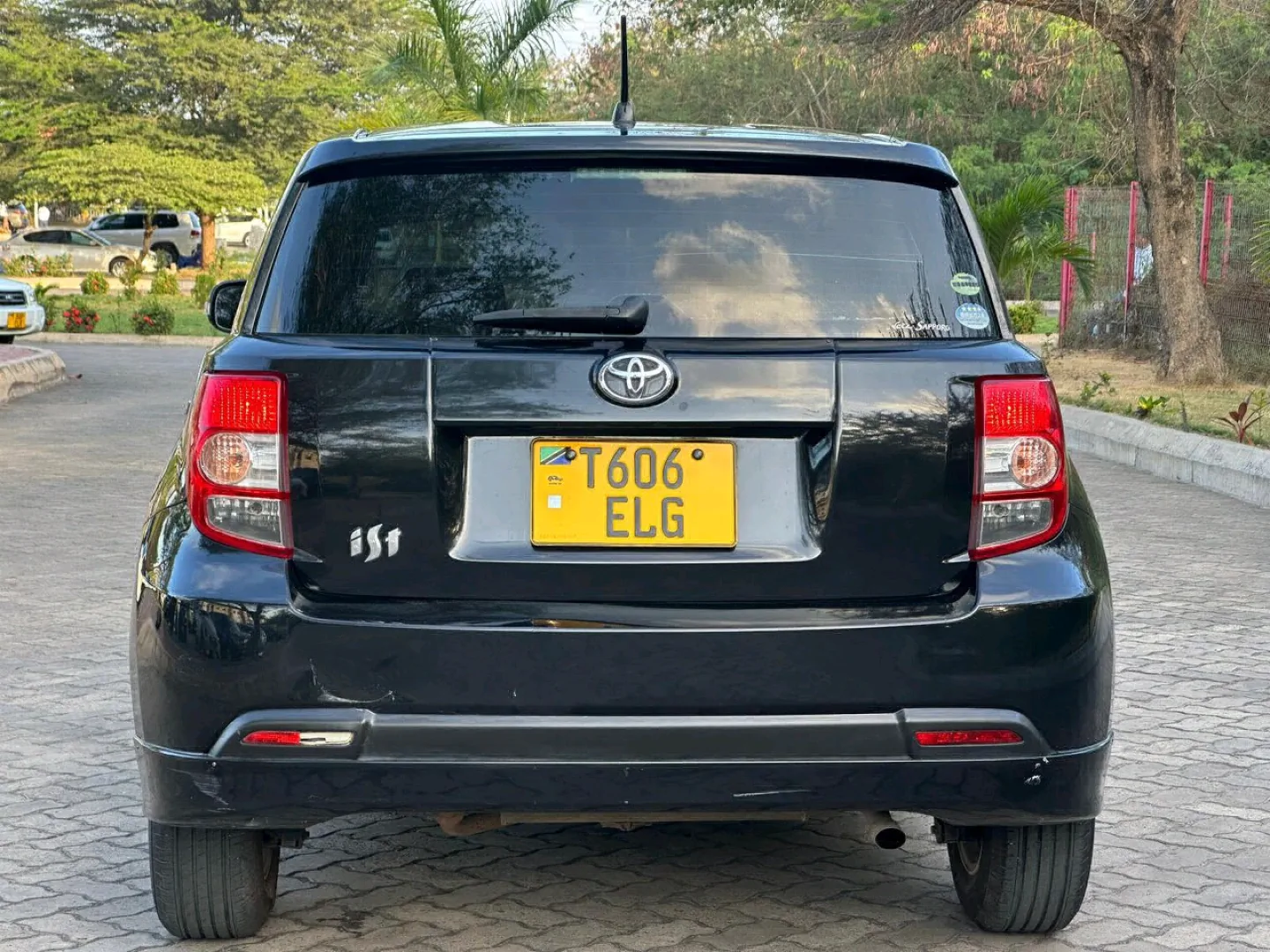 Black 2009 Toyota Ist Automatic 1490cc thumbnail 2
