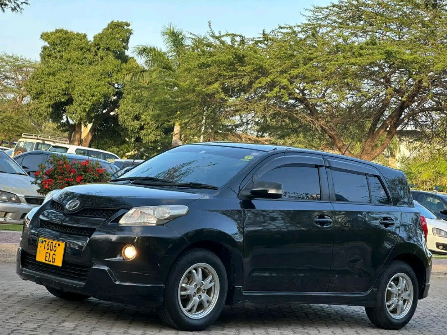 Black 2009 Toyota Ist Automatic 1490cc thumbnail 5