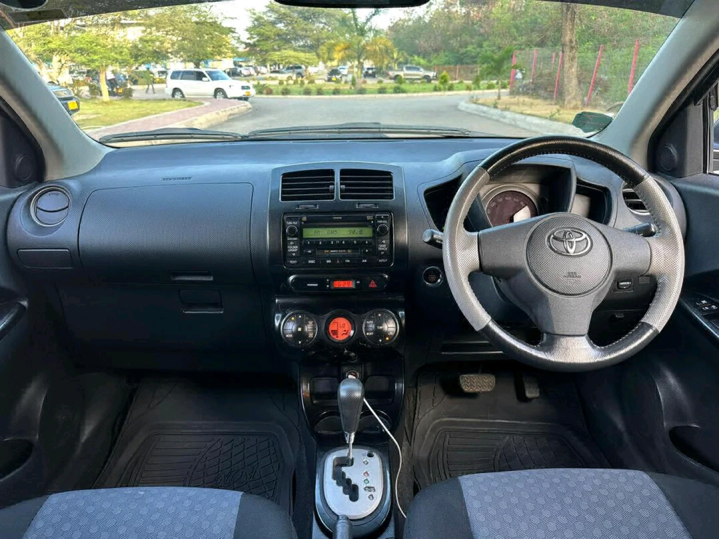 Black 2009 Toyota Ist Automatic 1490cc thumbnail 9