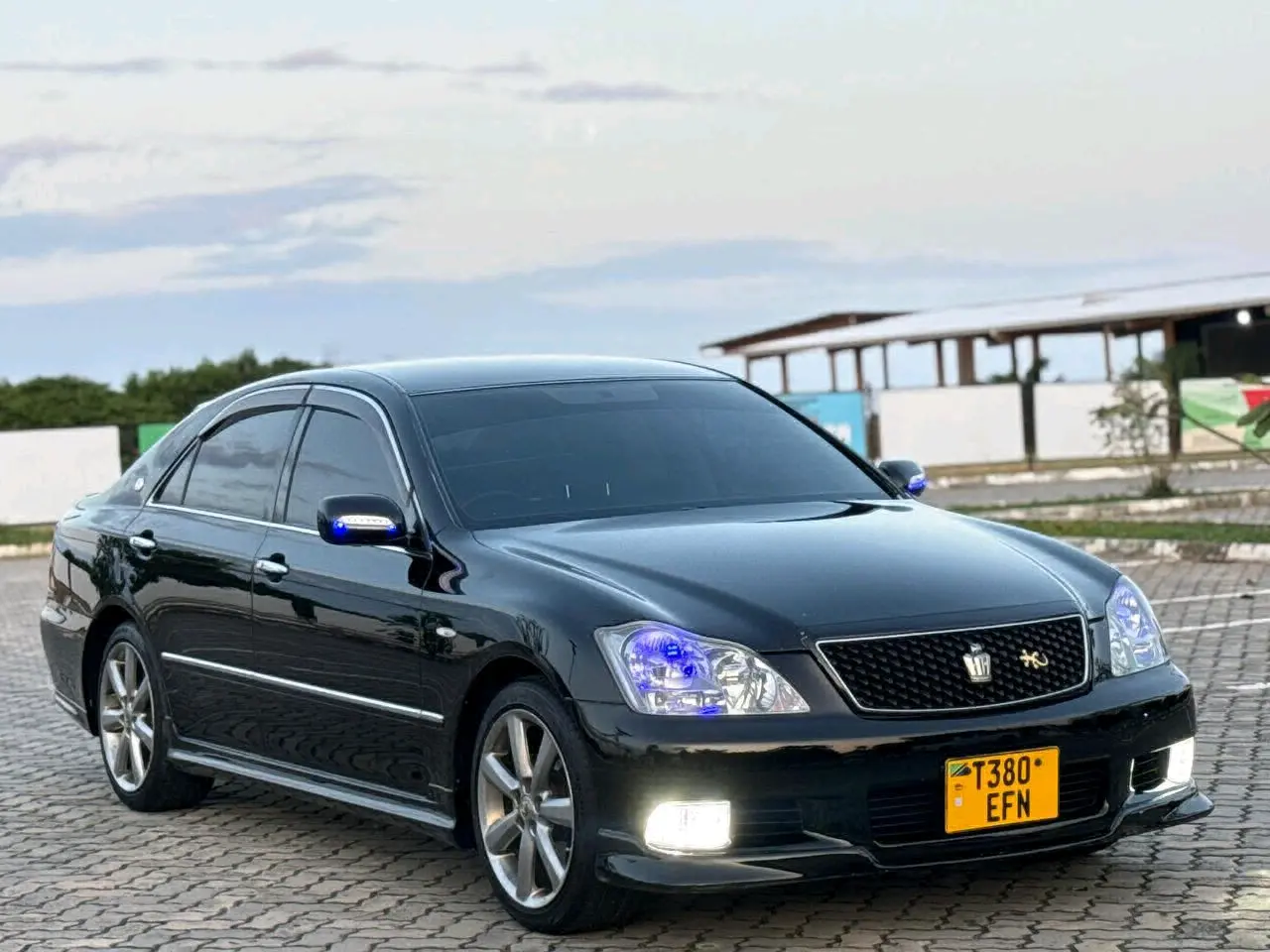 Black Toyota Crown Athlete 2006 (GRS 180) thumbnail 2