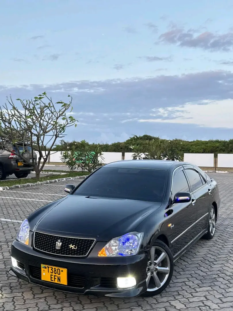 Black Toyota Crown Athlete 2006 (GRS 180) thumbnail 4
