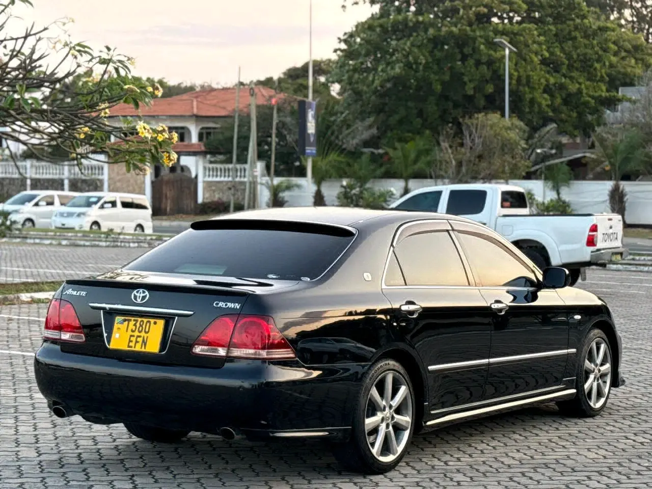 Black Toyota Crown Athlete 2006 (GRS 180) thumbnail 5