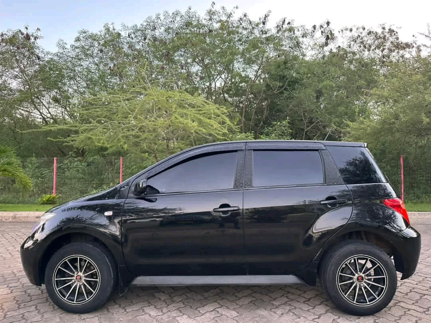 Black Toyota Ist 2004 Model (1290cc) - Exchange Allowed thumbnail 3