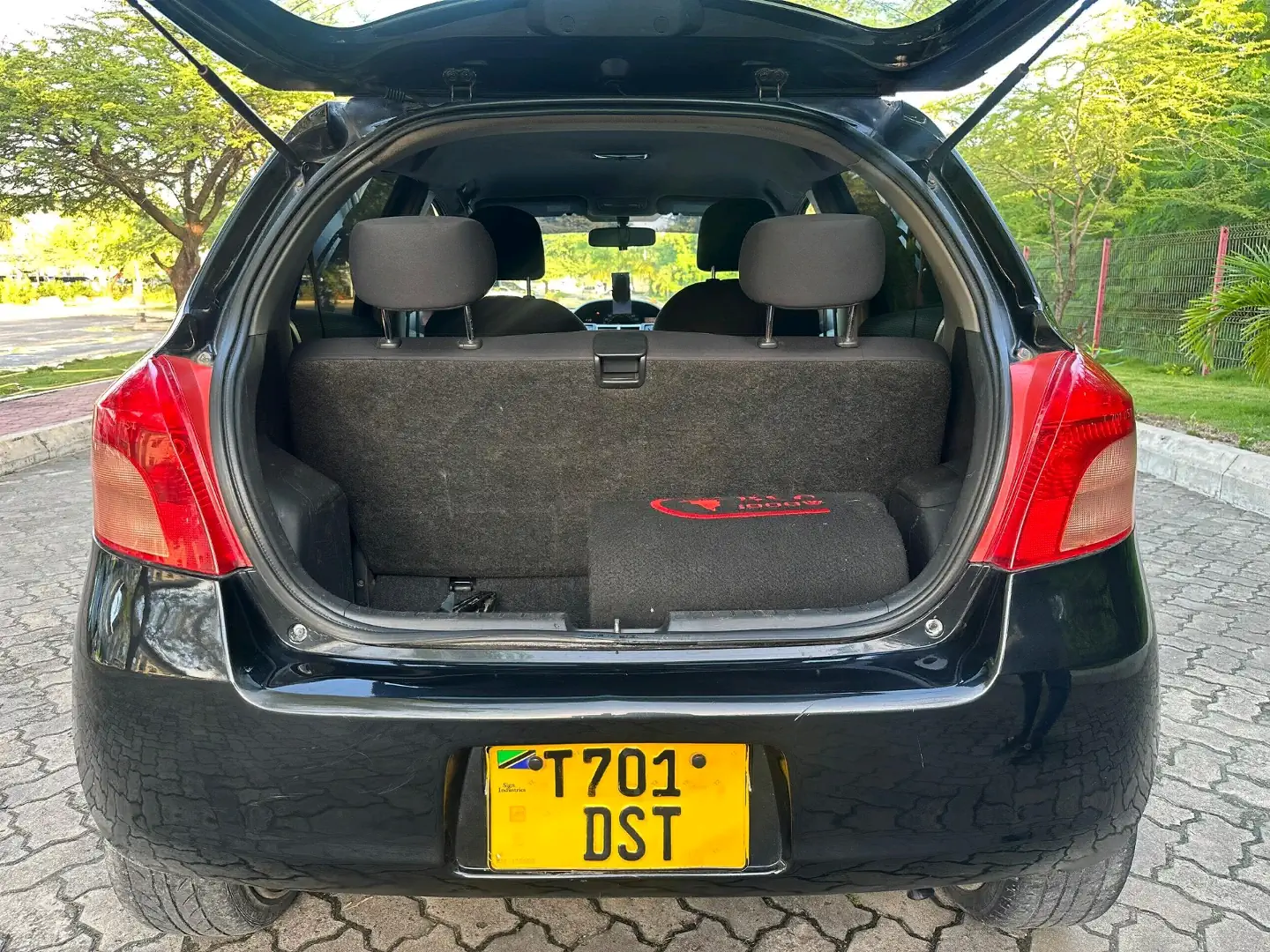 Toyota Vitz 2008 Black Low Mileage thumbnail 5