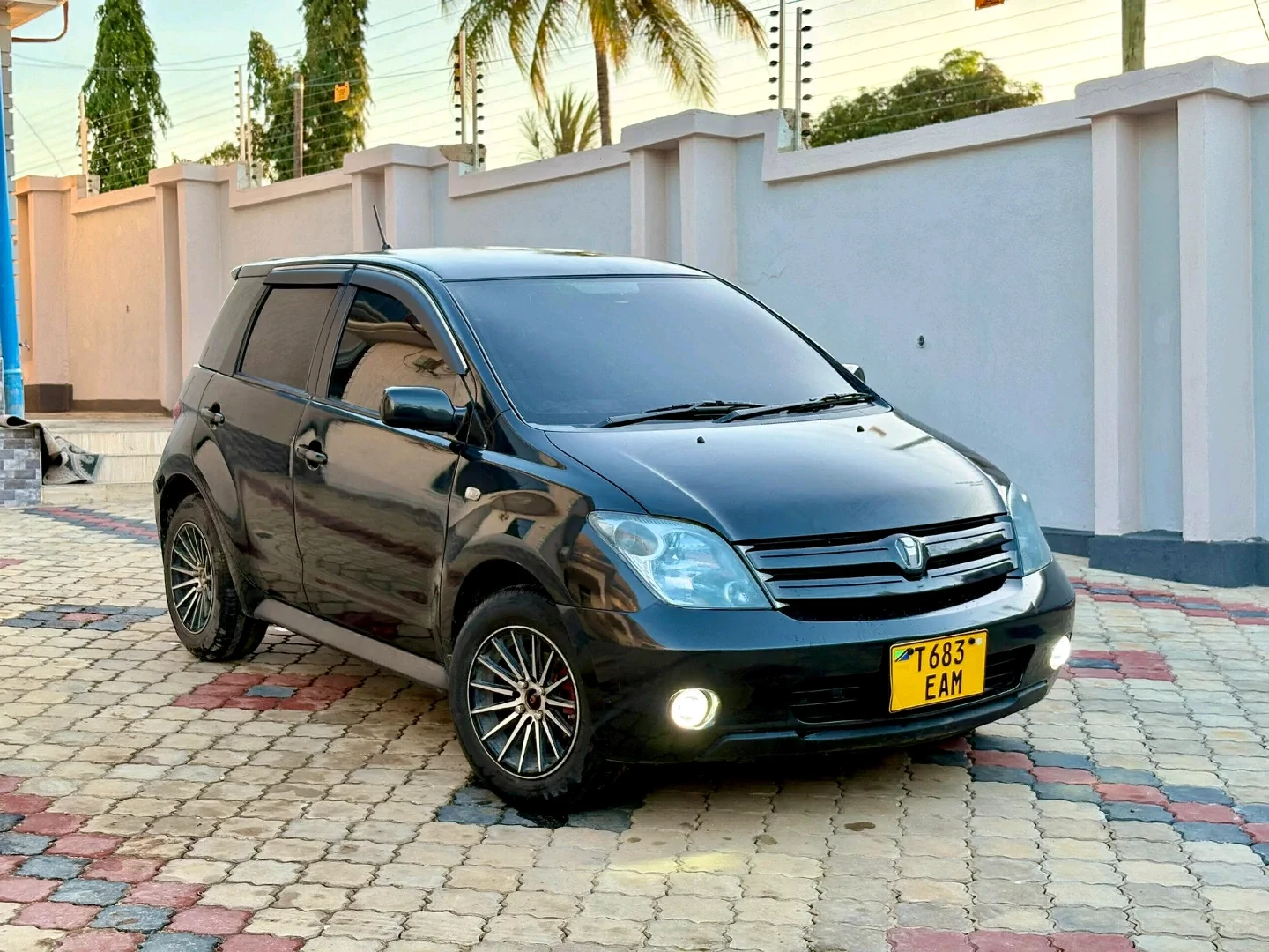 Toyota IST 2003 - Super Clean Hatchback thumbnail 2