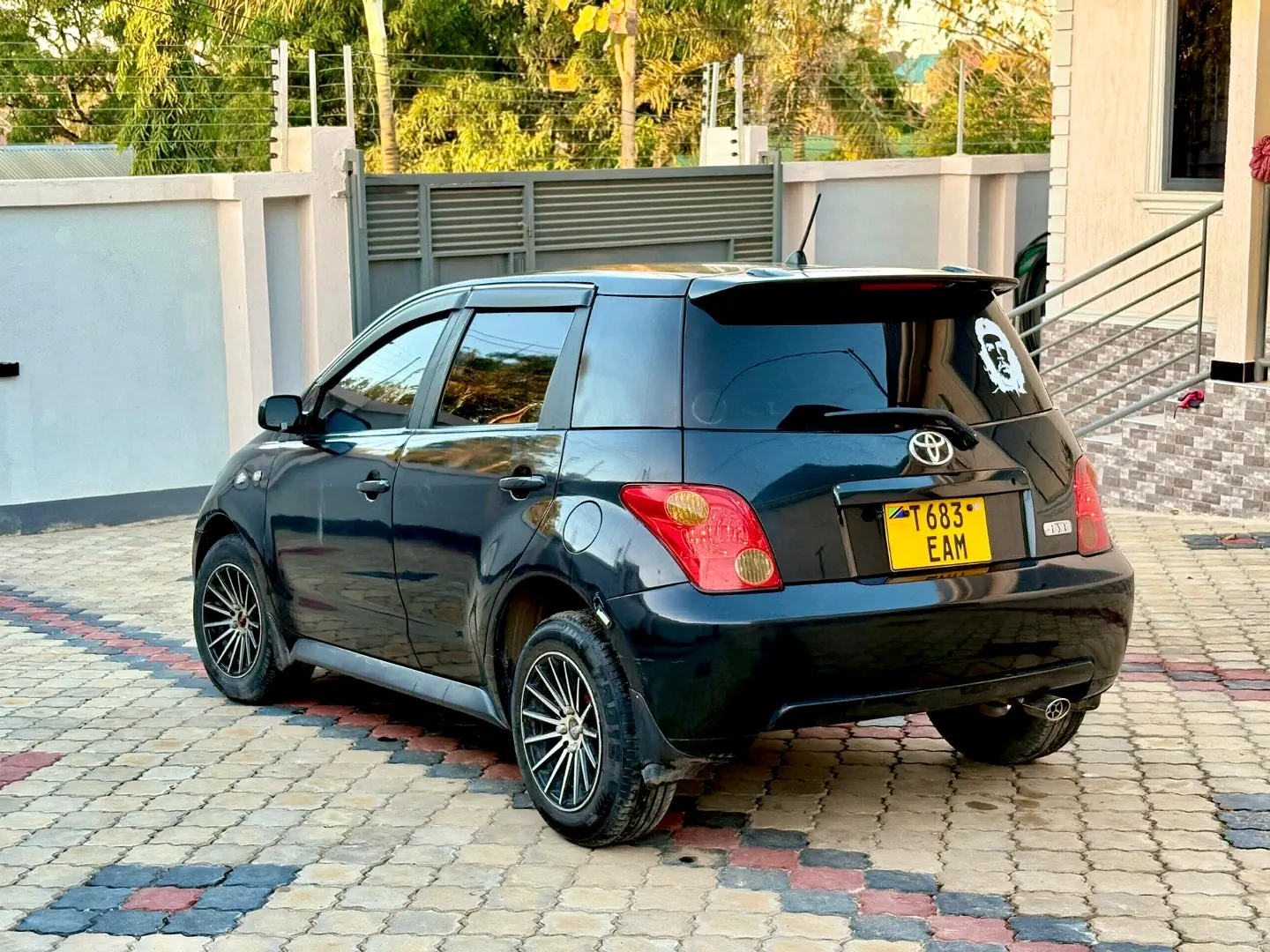 Toyota IST 2003 - Super Clean Hatchback thumbnail 3