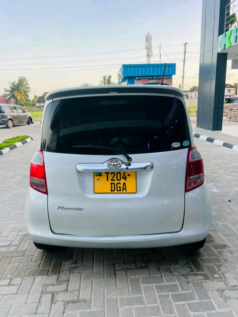 Used Toyota Ractis Car 1490cc thumbnail 2