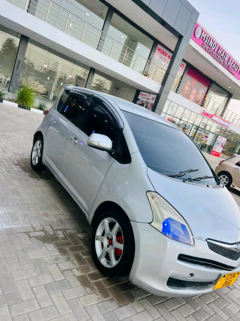 Used Toyota Ractis Car 1490cc thumbnail 6