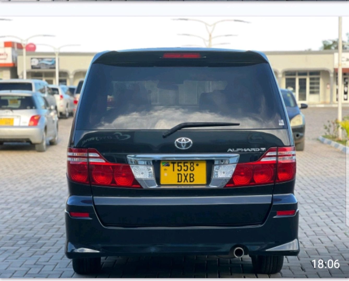 Toyota Alphard 2005 Minivan thumbnail 2