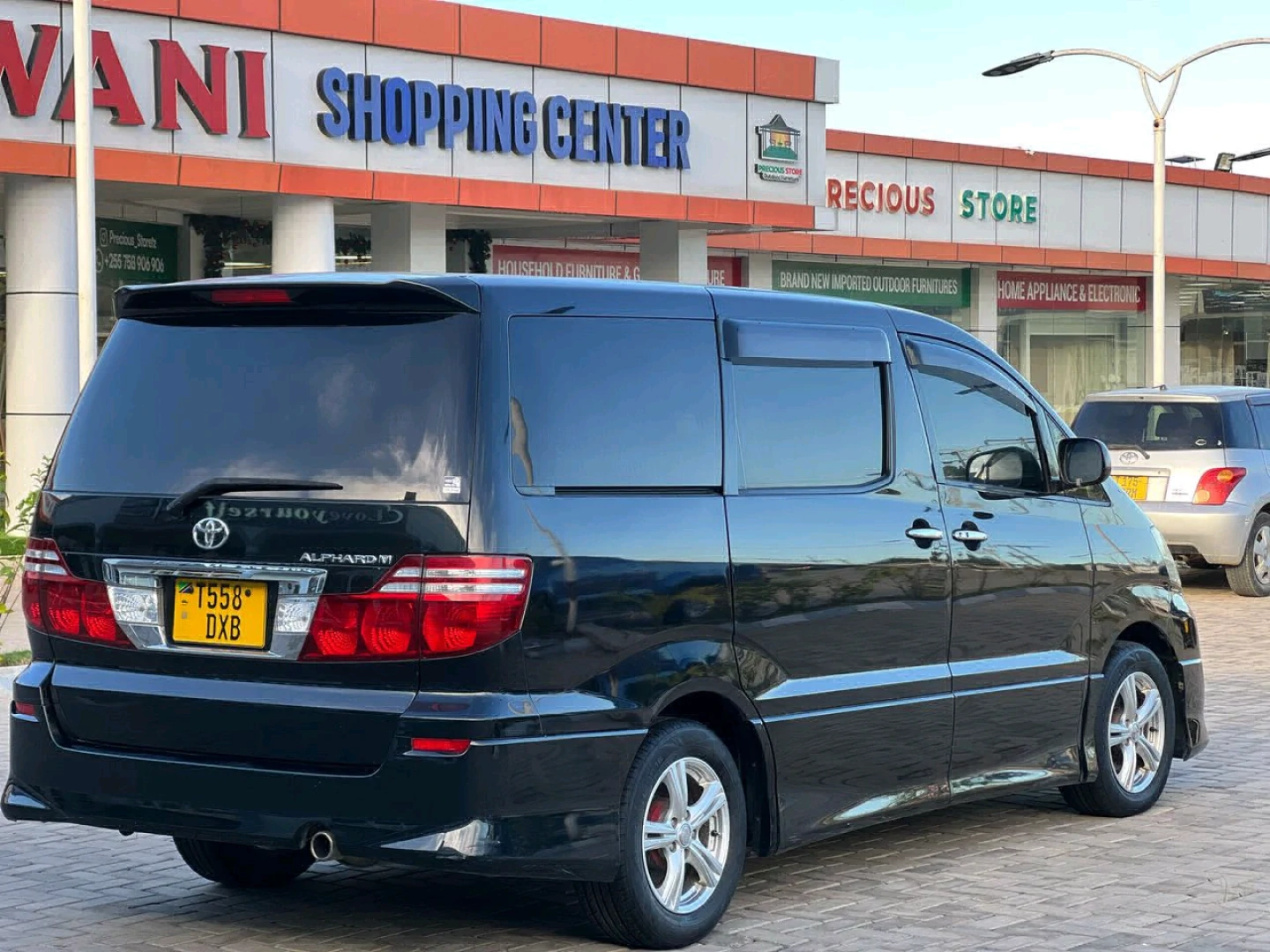Toyota Alphard 2005 Minivan thumbnail 4