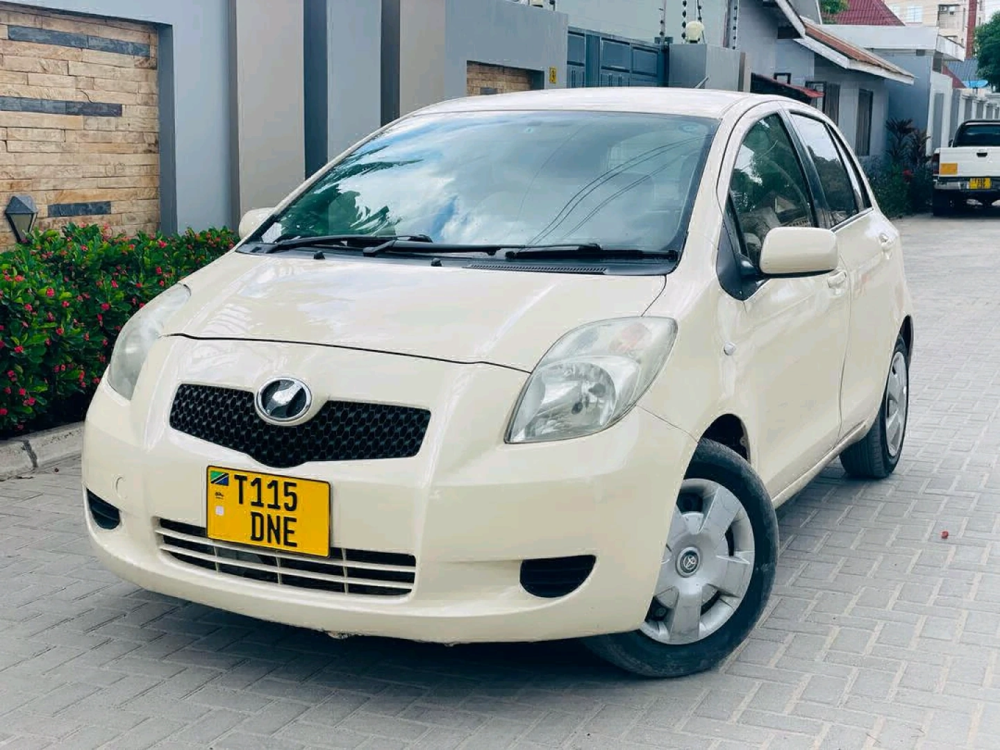 Toyota Vitz New Model 990cc thumbnail 2