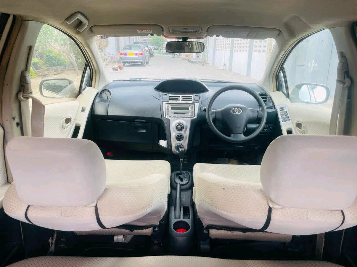 Toyota Vitz New Model 990cc thumbnail 4