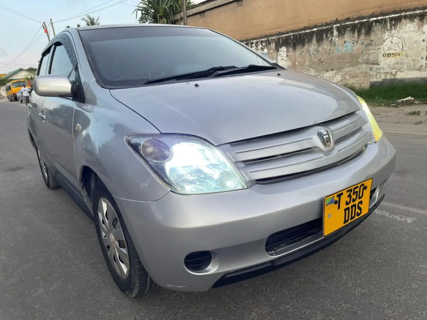 Silver Toyota Ist 1490cc for Sale