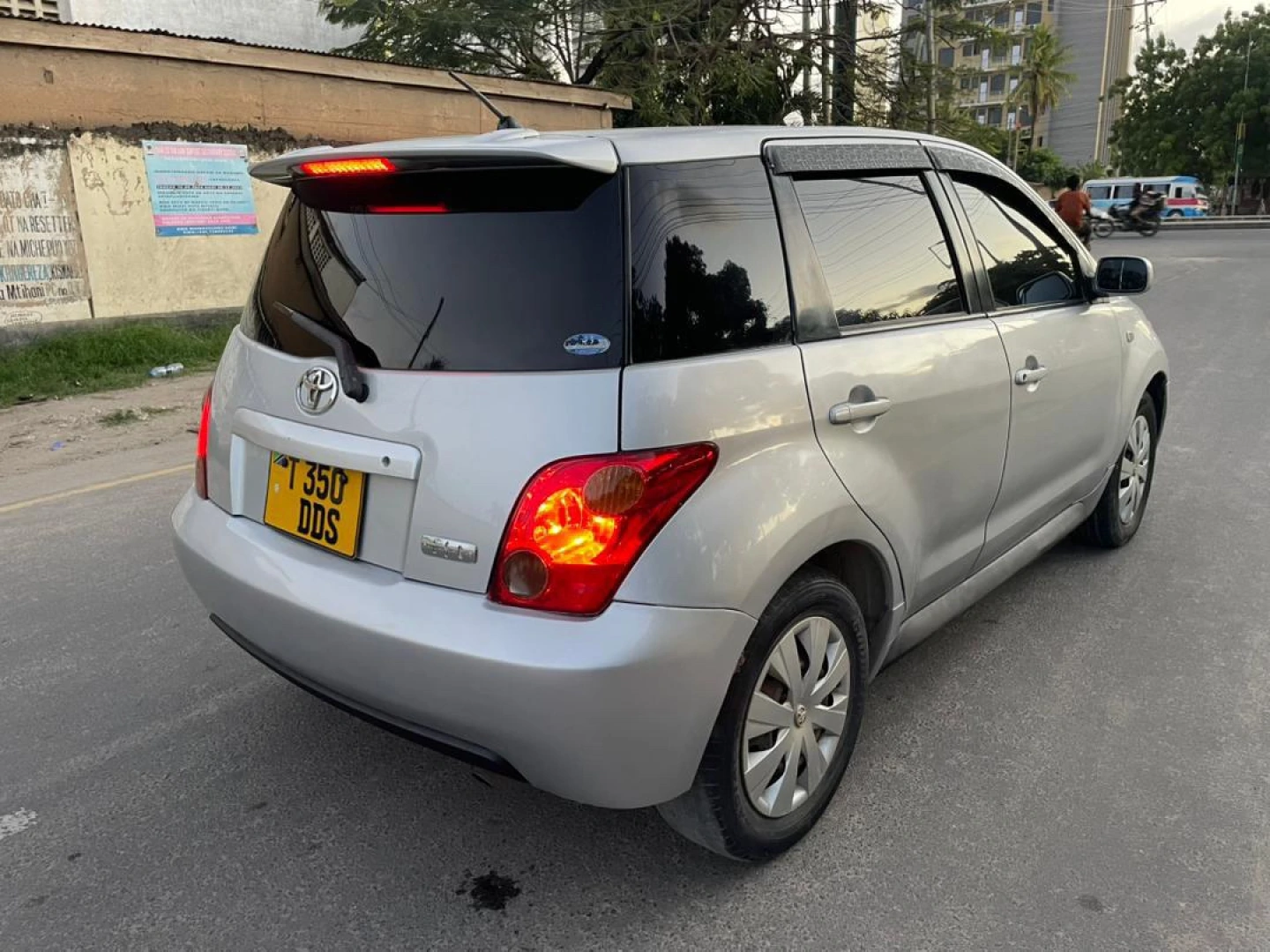 Silver Toyota Ist 1490cc for Sale thumbnail 5