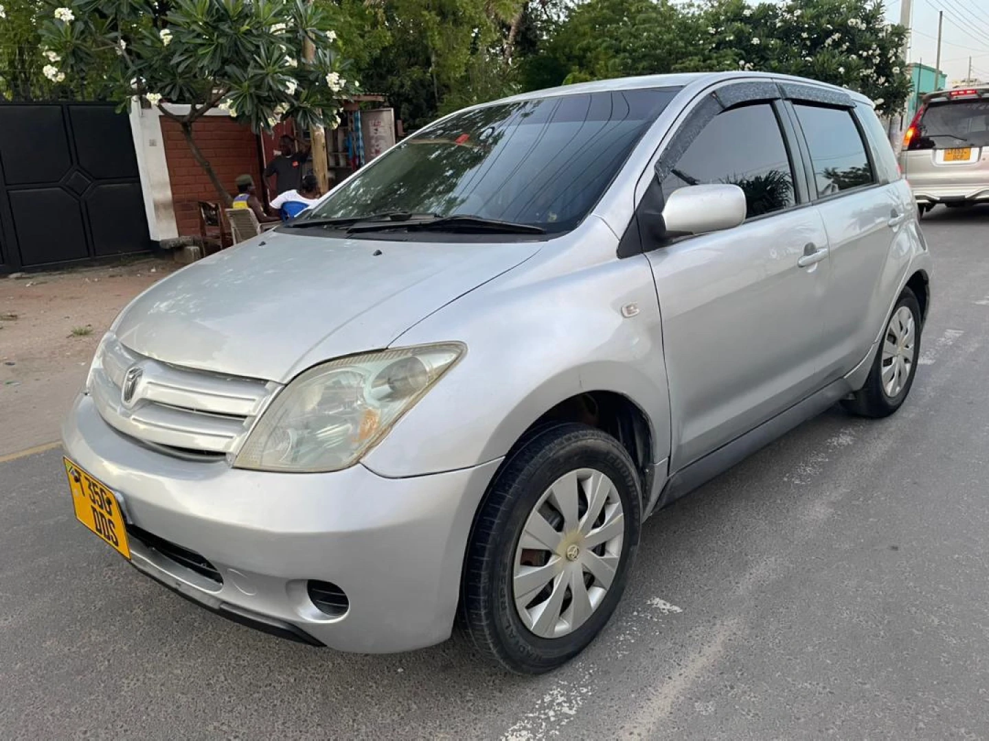 Silver Toyota Ist 1490cc for Sale thumbnail 6