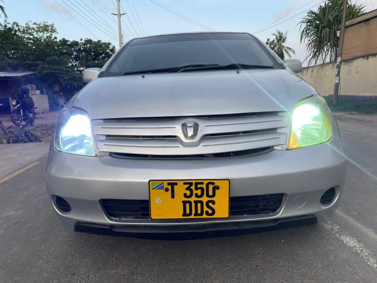 Silver Toyota Ist 1490cc for Sale thumbnail 7