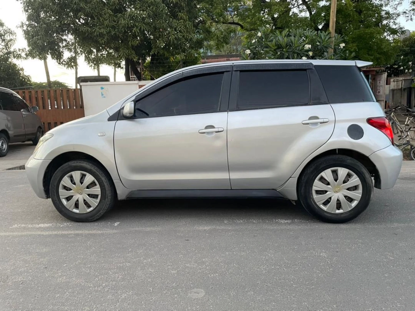 Silver Toyota Ist 1490cc for Sale thumbnail 8