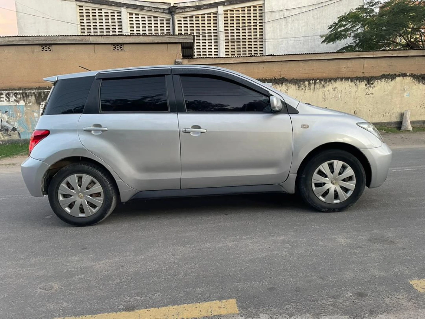 Silver Toyota Ist 1490cc for Sale thumbnail 9