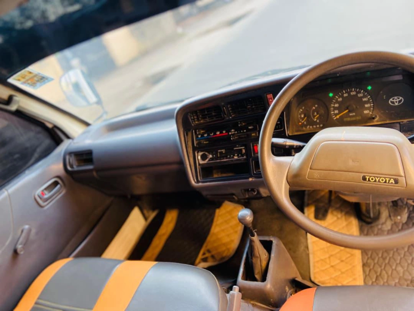 Toyota Hiace DXT Staff Bus Van thumbnail 3