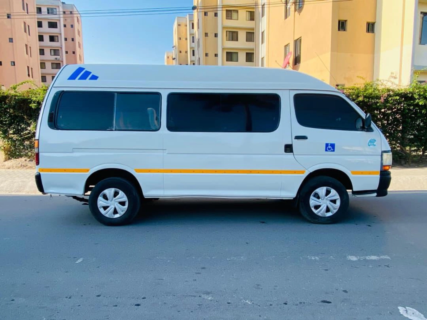 Toyota Hiace DXT Staff Bus Van thumbnail 6