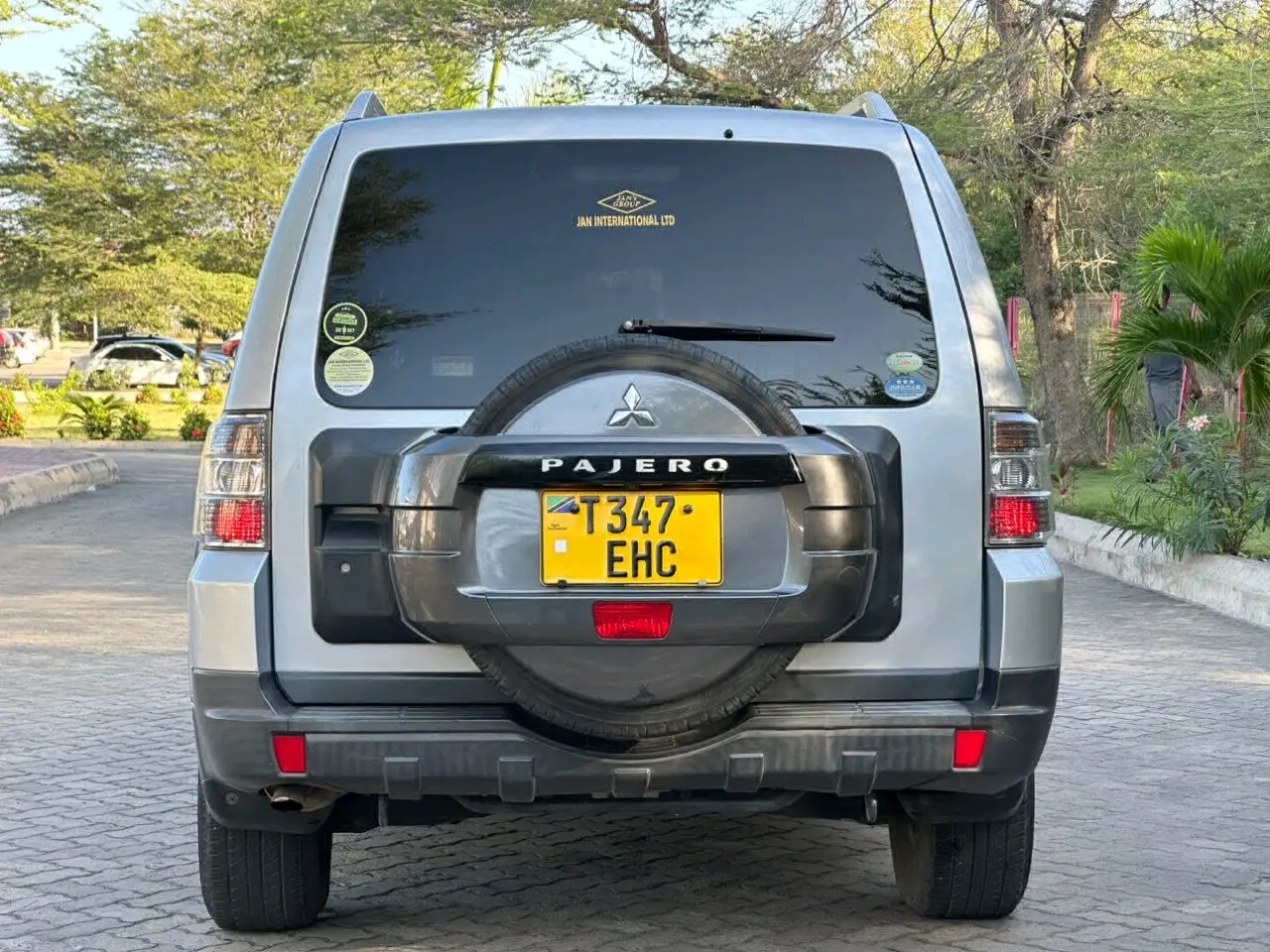 2006 Silver Mitsubishi Pajero for Sale thumbnail 6