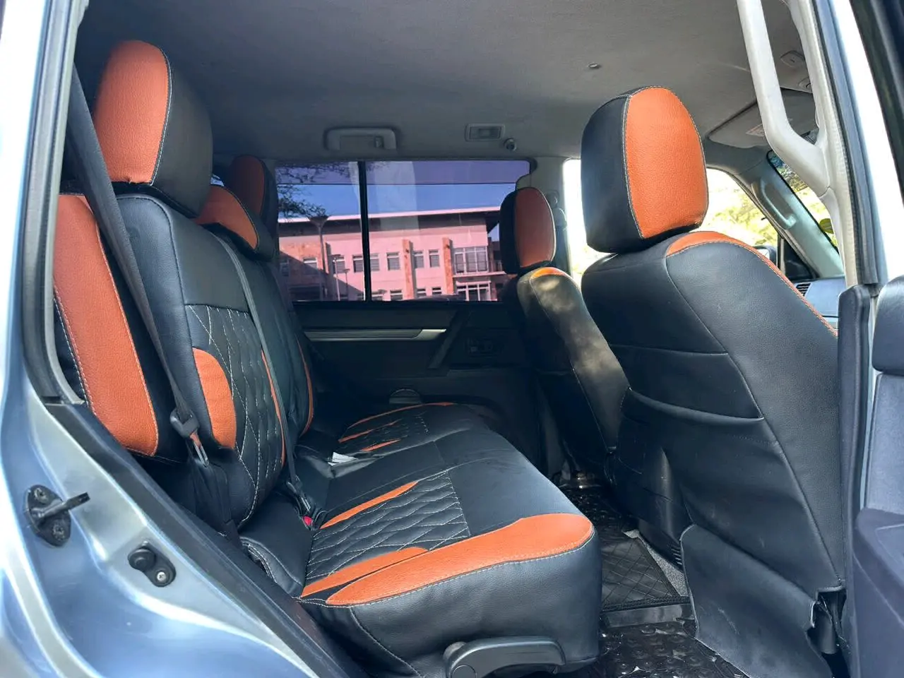 2006 Silver Mitsubishi Pajero for Sale thumbnail 7