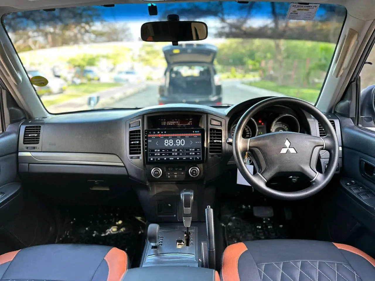 2006 Silver Mitsubishi Pajero for Sale thumbnail 9