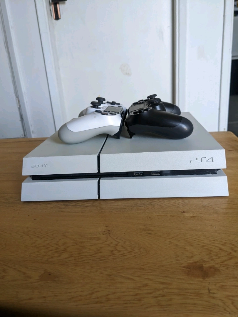 PS4 FAT WHITE EDITION 500GB with 7 Games thumbnail 2