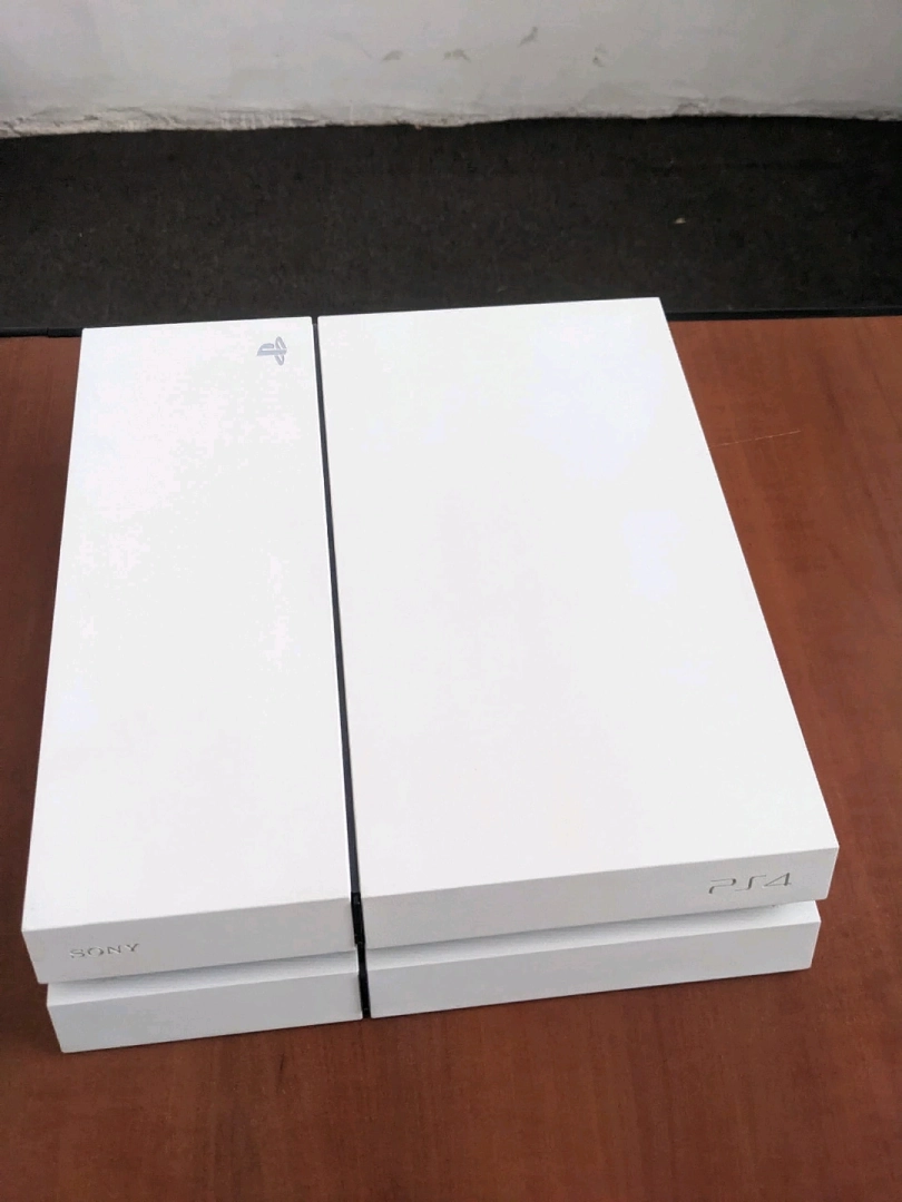 PS4 FAT WHITE EDITION 500GB with 7 Games thumbnail 4
