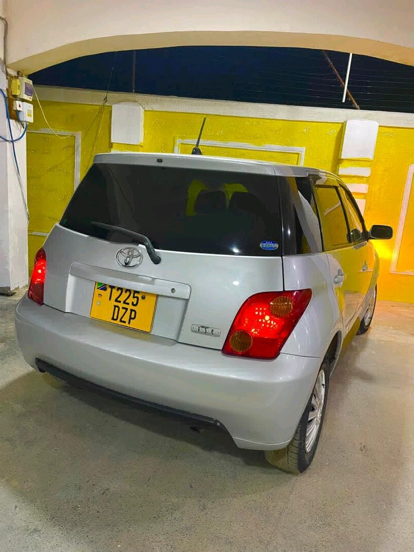 Silver Toyota Ist Compact Car For Sale thumbnail 2